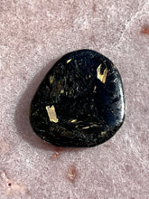Load image into Gallery viewer, Nuummite 9
