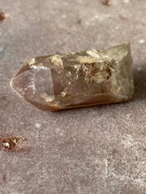 Load image into Gallery viewer, Lithium Quartz 23