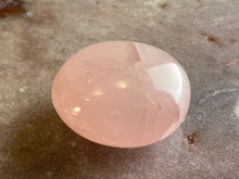 Load image into Gallery viewer, Rose Quartz palmstone 9