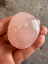 Load image into Gallery viewer, Rose Quartz palmstone 9