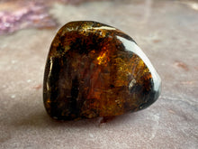 Load image into Gallery viewer, Amber free form 9