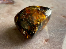 Load image into Gallery viewer, Amber free form 9