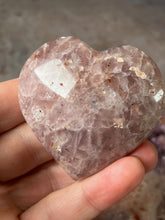 Load image into Gallery viewer, Rose quartz heart
