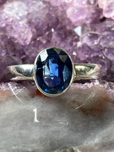 Load image into Gallery viewer, Chrome diopside ring size 7
