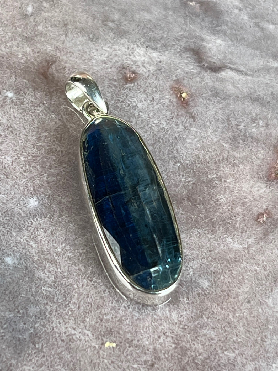 faceted kyanite pendant 3