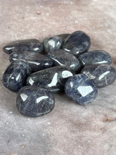 Load image into Gallery viewer, Tumbled iolite
