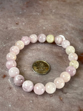 Load image into Gallery viewer, Cats eye kunzite bracelet 8mm
