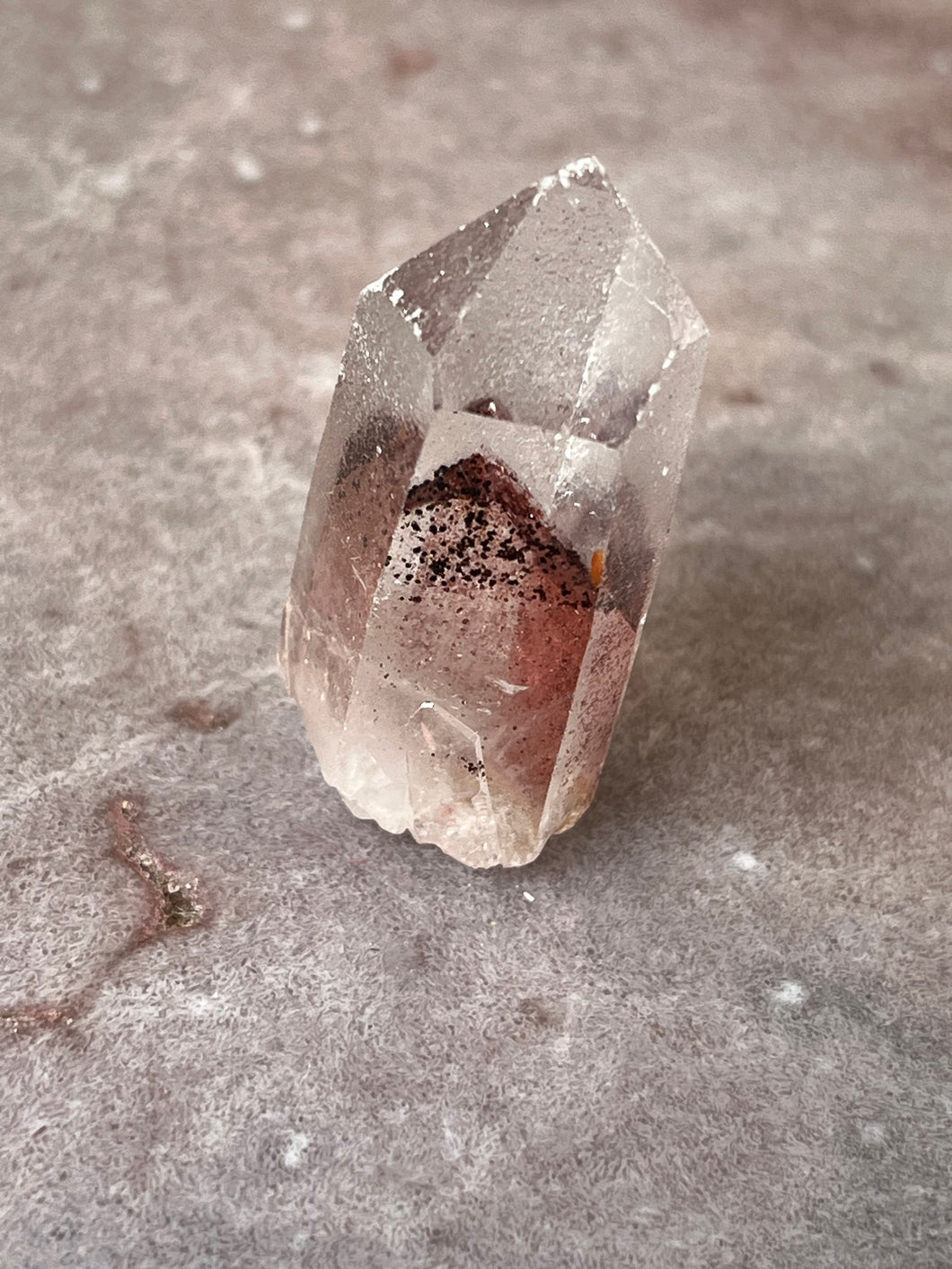 Hematite phantom quartz