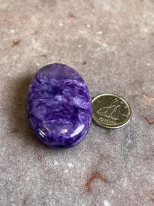 Charoite palmstone 2