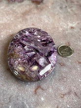 Load image into Gallery viewer, Charoite palmstone Lg2
