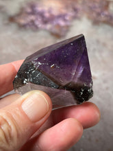 Load image into Gallery viewer, Amethyst point from Australia 4
