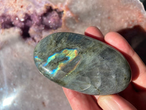 Labradorite palmstone 13