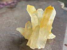 Load image into Gallery viewer, Mango quartz 23
