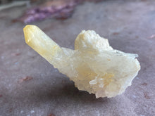 Load image into Gallery viewer, Mango quartz 21
