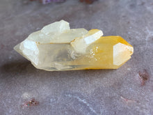 Load image into Gallery viewer, Mango quartz 17
