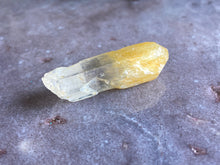 Load image into Gallery viewer, Mango quartz 16
