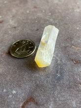 Load image into Gallery viewer, Mango quartz 3
