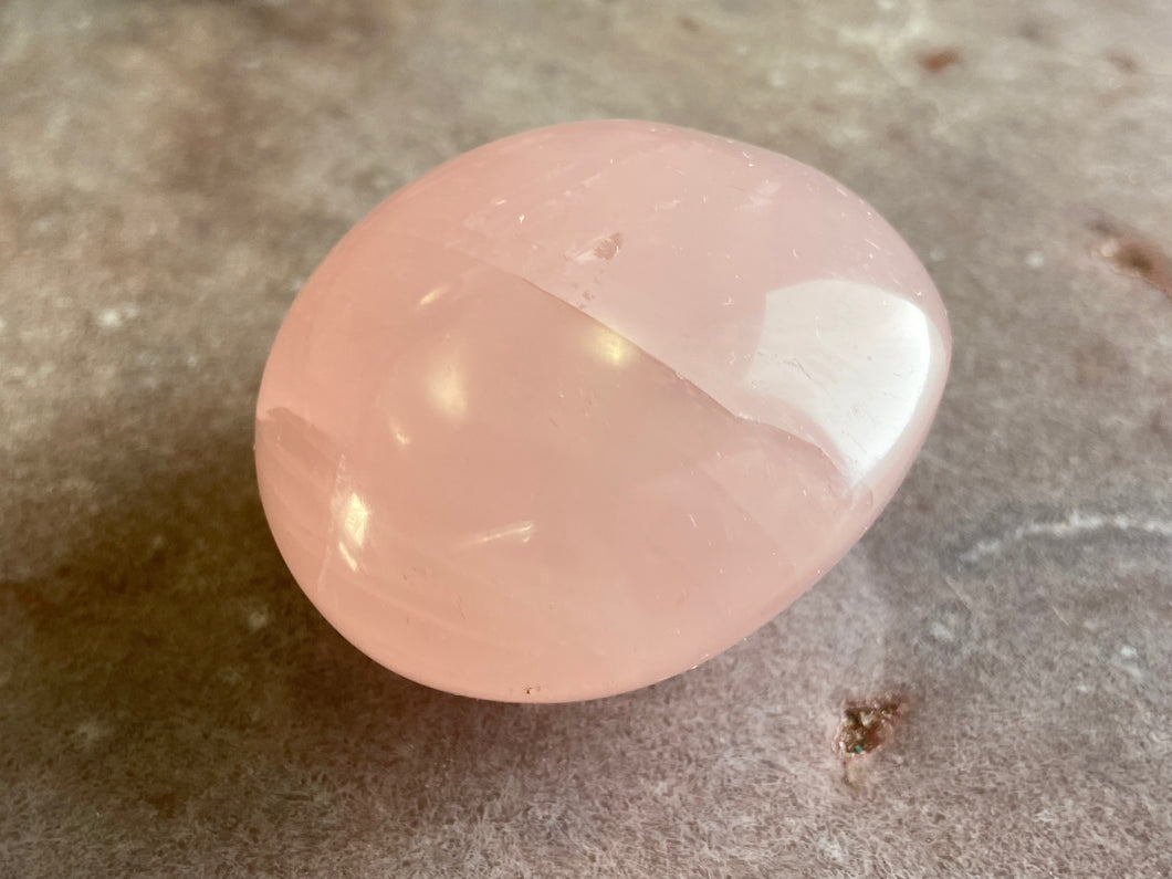 Rose Quartz palmstone 9