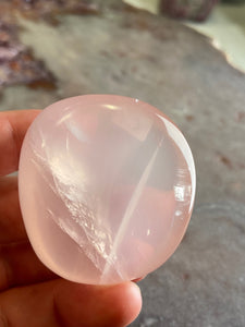 Rose Quartz palmstone 4