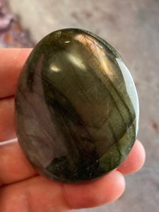 Labradorite palmstone 14