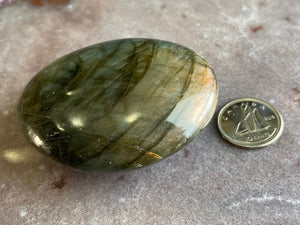 Labradorite palmstone 14