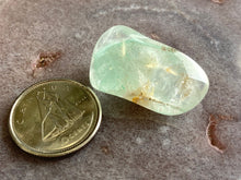 Load image into Gallery viewer, Fuchsite phantom in Quartz tumble 12
