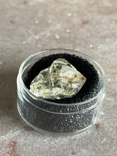 Load image into Gallery viewer, Petroleum Quartz 8
