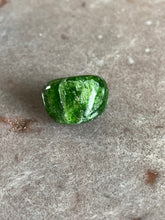 Load image into Gallery viewer, Chrome diopside tumble 8
