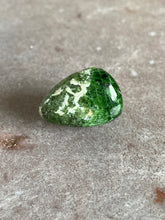 Load image into Gallery viewer, Chrome diopside tumble 5
