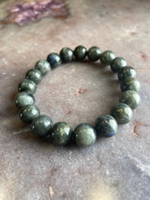 Load image into Gallery viewer, labradorite stretchy bracelet medium
