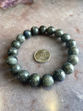 Load image into Gallery viewer, labradorite stretchy bracelet medium
