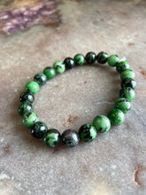 Load image into Gallery viewer, Ruby in zoisite stretchy bracelet medium
