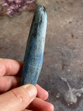 Load image into Gallery viewer, Kyanite 4
