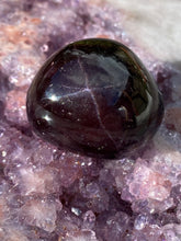 Load image into Gallery viewer, Garnet star tumble 3
