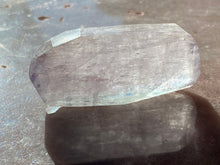 Load image into Gallery viewer, Kunzite facet 4
