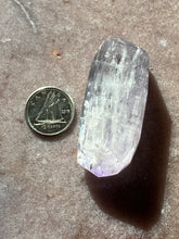 Load image into Gallery viewer, Kunzite facet 4
