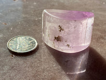 Load image into Gallery viewer, Kunzite tumble10
