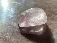 Load image into Gallery viewer, Kunzite tumble 12
