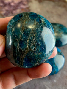 Apatite palm stone