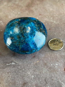 Apatite palm stone