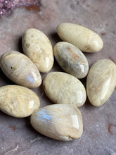 Load image into Gallery viewer, Moonstone Sunstone tumbles
