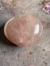Load image into Gallery viewer, Rose quartz heart 6

