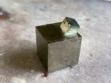 Load image into Gallery viewer, Pyrite cube 9
