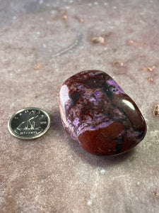 Sugilite tumble 67 - with bustamite