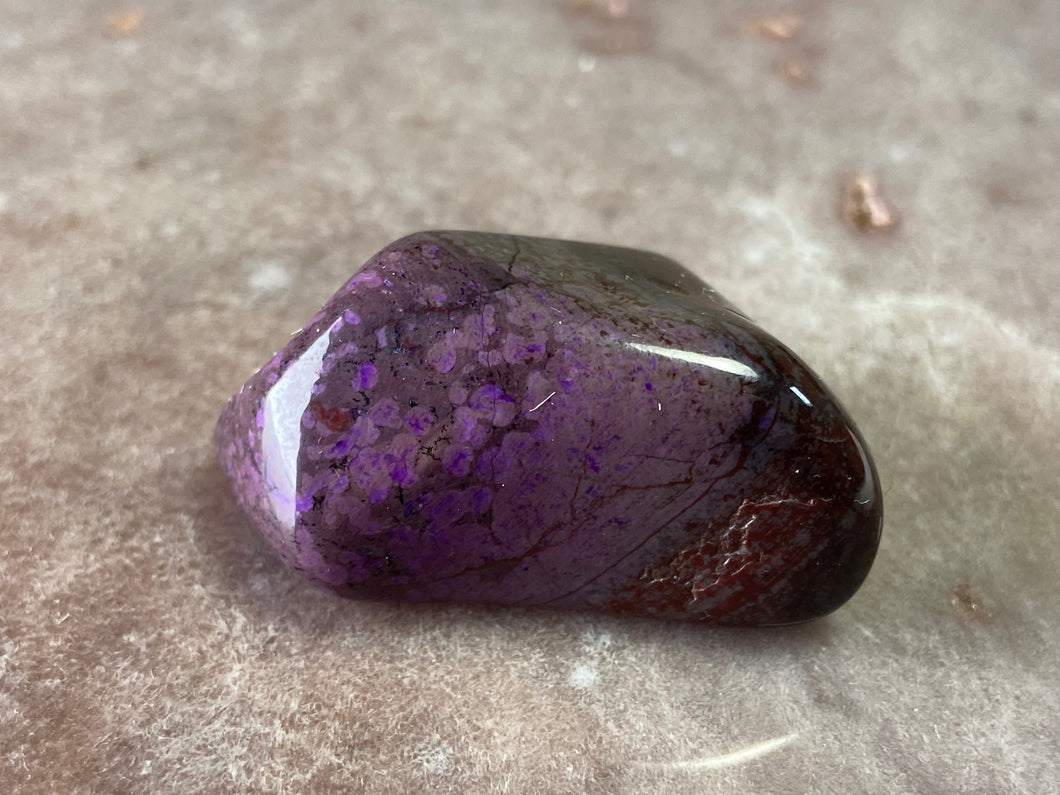 Sugilite tumble 61 - with bustamite