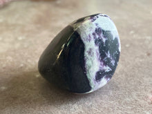 Load image into Gallery viewer, Kammererite in serpentine tumble 33
