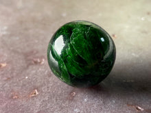 Load image into Gallery viewer, Chrome diopside sphere - 1"
