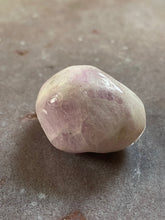 Load image into Gallery viewer, Kunzite tumble 19
