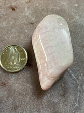 Load image into Gallery viewer, Kunzite tumble 18
