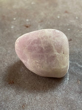 Load image into Gallery viewer, Kunzite tumble 17

